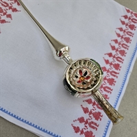 sølvfarvet-glas-topspir-med-mørkegrøn-hvid-dekoration-gammelt-julepynt-juletræspynt-